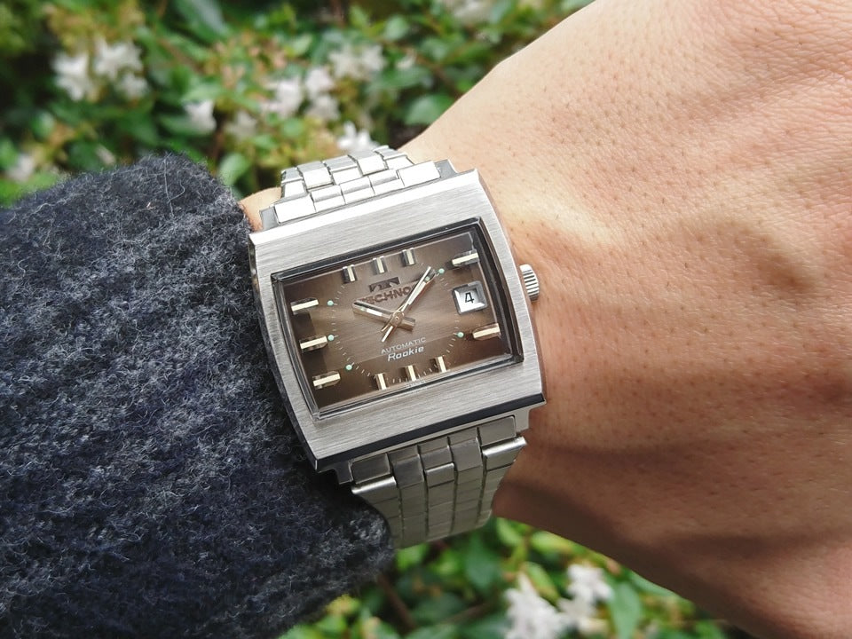 テクノス ルーキー グラデーション文字盤 スクエアケース ETA2632 自動巻 OH済 1970年代