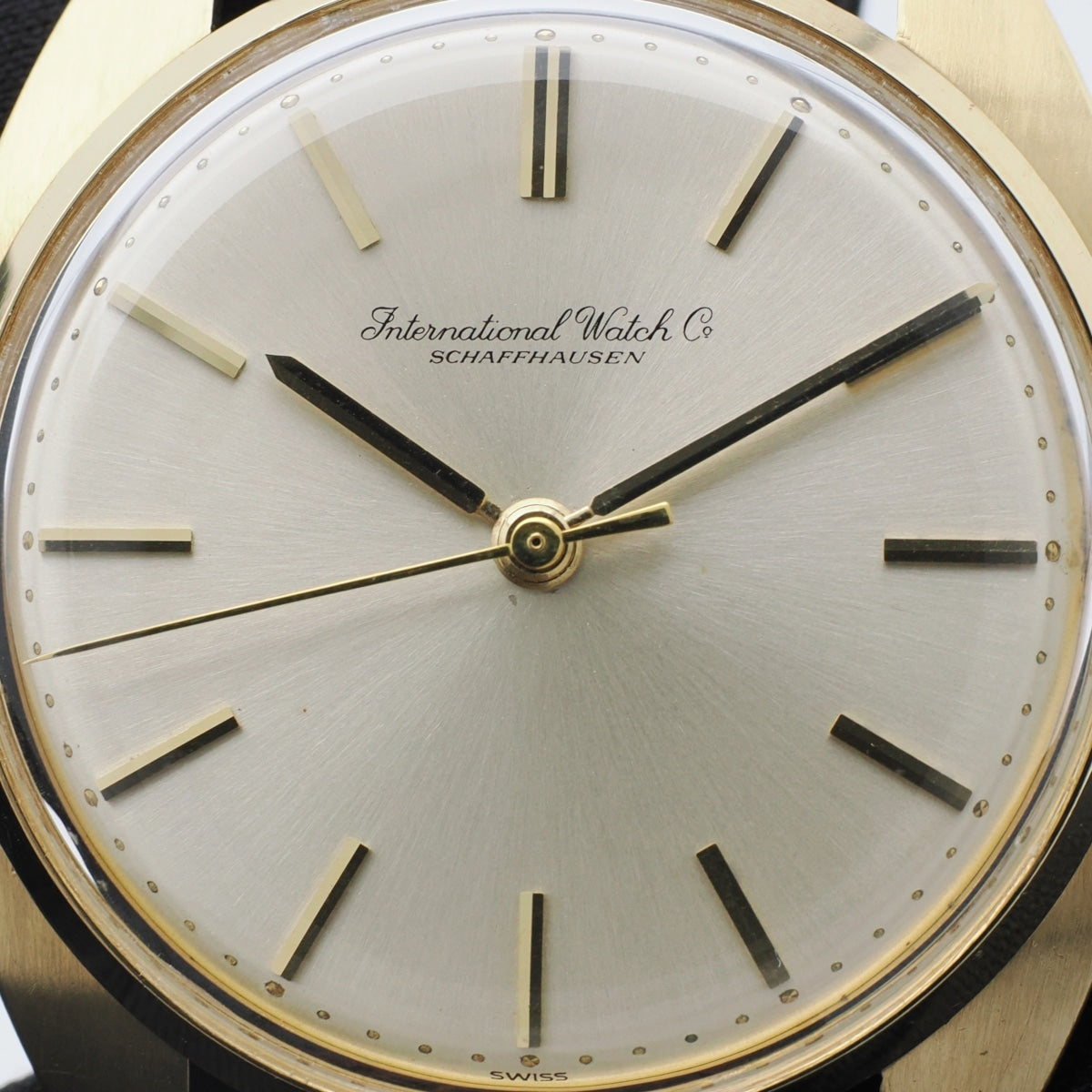 IWC K18 (18K Gold) Ref. 1419 Tonneau Case Cal. 402 Manual Winding Overhauled 1969