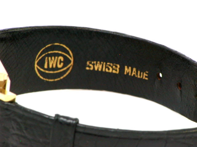 インターナショナル IWC 18K無垢 スクエアケース 自動巻 1970年代